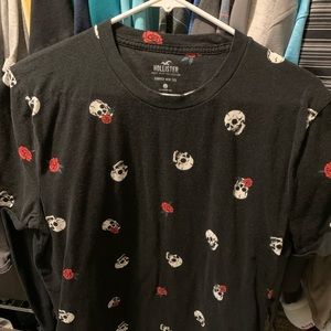 Hollister Curved Hem Tee!